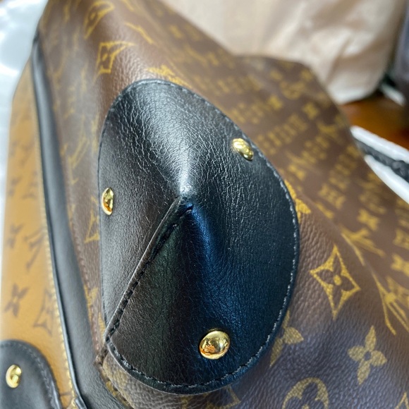 Louis Vuitton Reverse Monogram Triangle Softy Bag - Picture 5 of 16